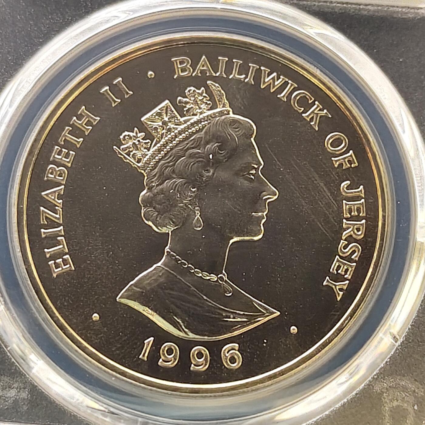 【全场包邮】纯粹捡漏拍487场（免费代拍第24场） 【收藏级·冠军分】泽西1996年2镑伊丽莎白二世女王70大寿克朗型纪念币-PCGS MS67