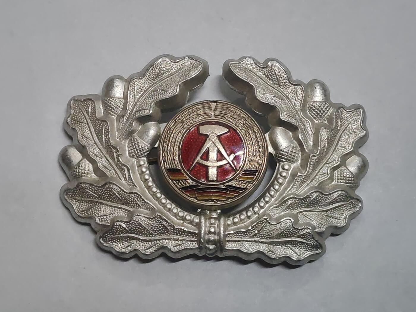 韵星假日拍卖第三十二期 -- Rimey Holidays Auction 32 民主德国军官帽徽