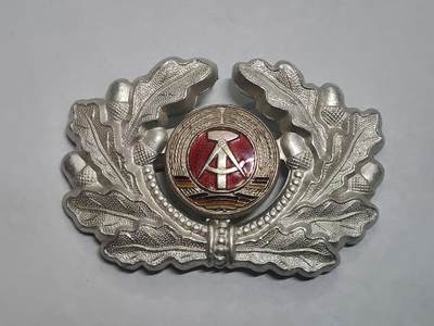 韵星假日拍卖第三十二期 -- Rimey Holidays Auction 32 - 民主德国军官帽徽