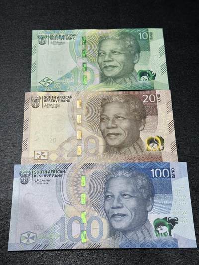 《外钞收藏家》第五百九十四期（畅拍场）（本平台长期征集拍品、欢迎藏友们联系合作） - 南非人像版版10、20、100兰特 3张一起 全新UNC 都是无47靓号