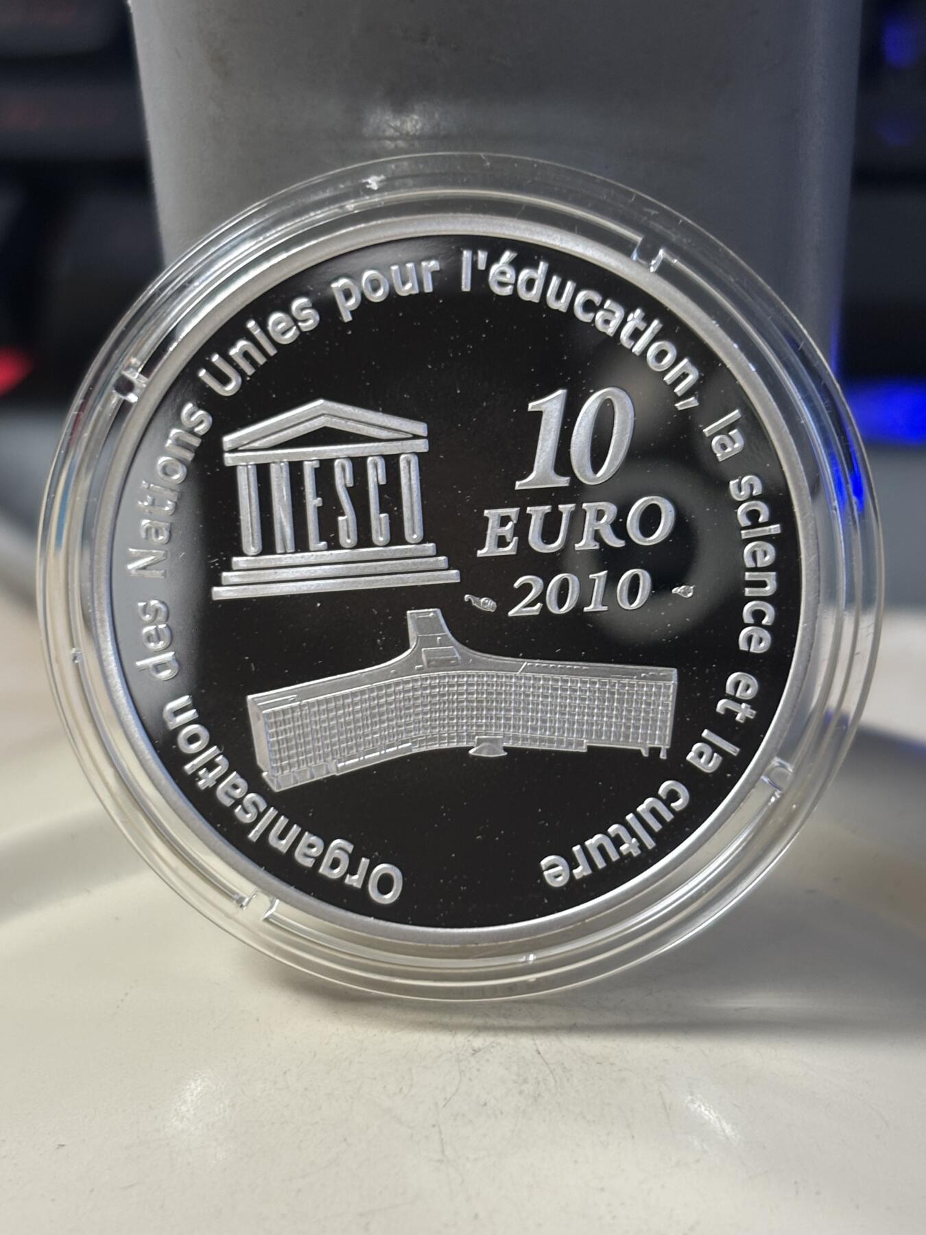 第186期拍卖 法国2010年世界文化遗产泰姬陵精制纪念银币，900银，22.2克，发行10000枚，有氧化