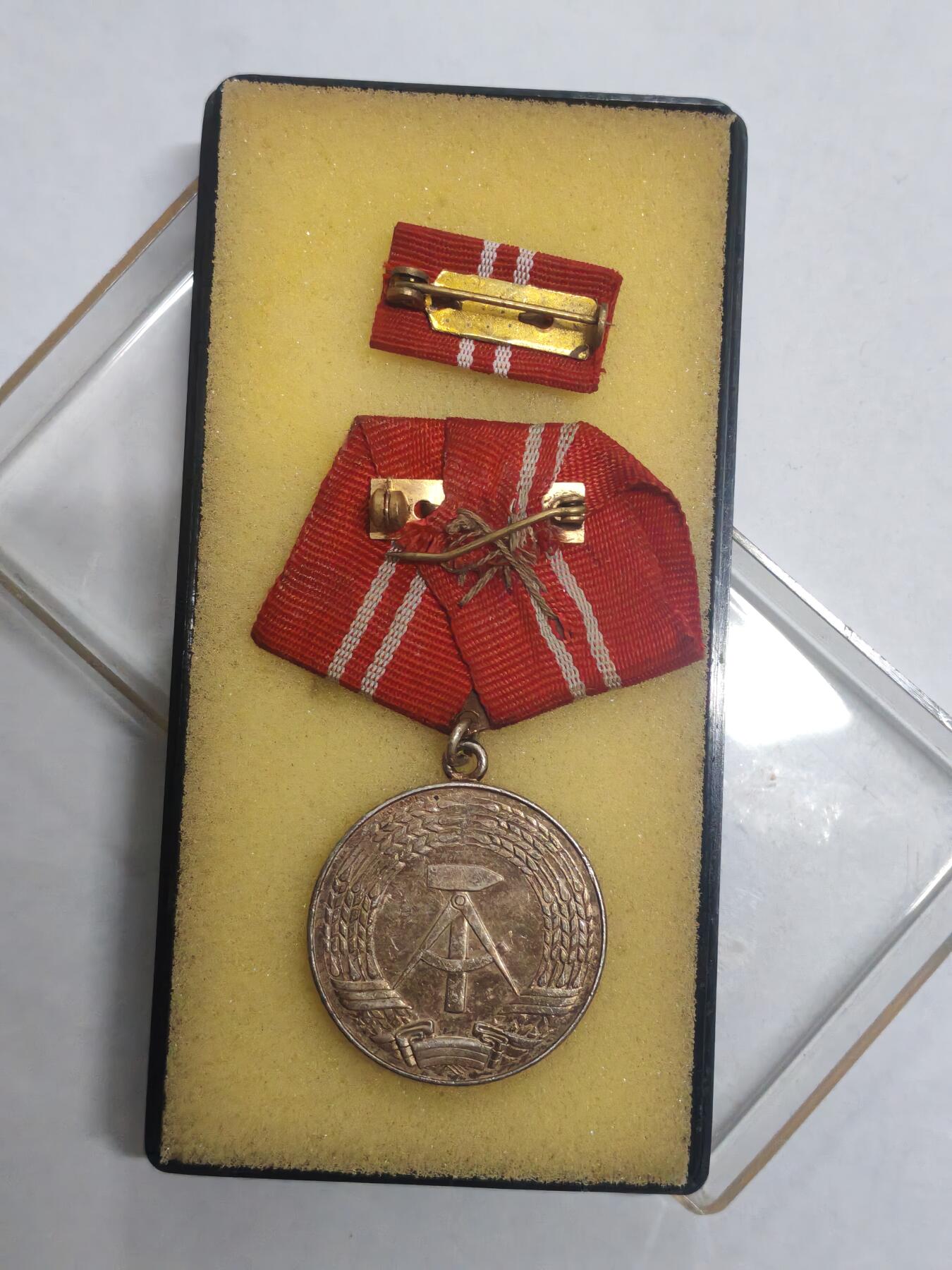 韵星假日拍卖第三十二期 -- Rimey Holidays Auction 32 民主德国银级工战队忠诚服务奖章带原盒略