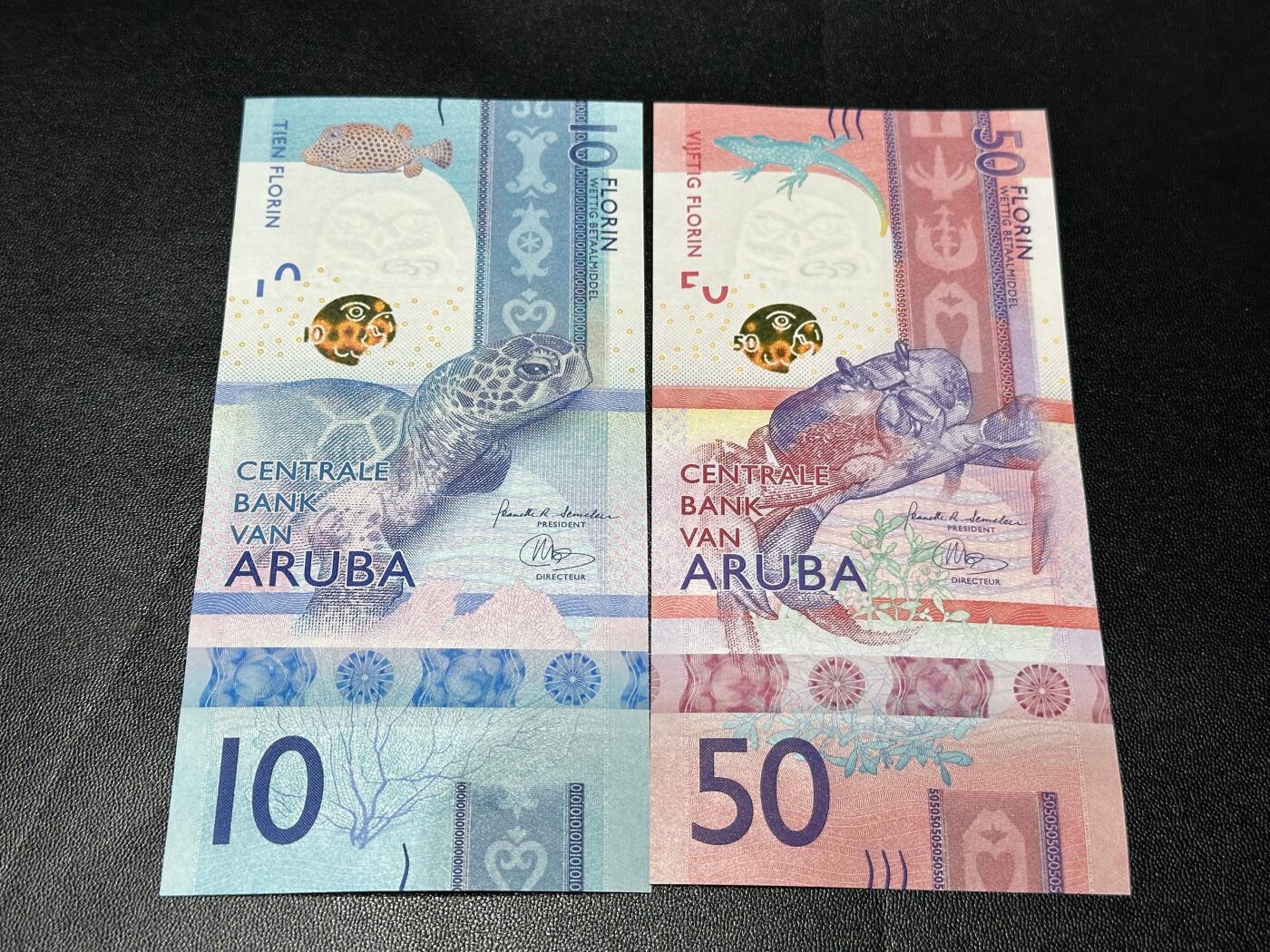 《外钞收藏家》第五百九十四期（畅拍场）（本平台长期征集拍品、欢迎藏友们联系合作） 阿鲁巴10和50 两张一起 全新UNC 都是A冠 靓号