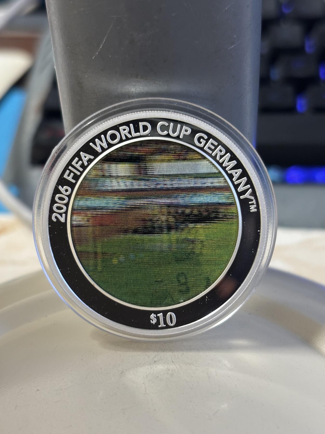 第186期拍卖 所罗门2005年发行2006年世界杯幻彩1盎司纪念银币带盒证书，999银，