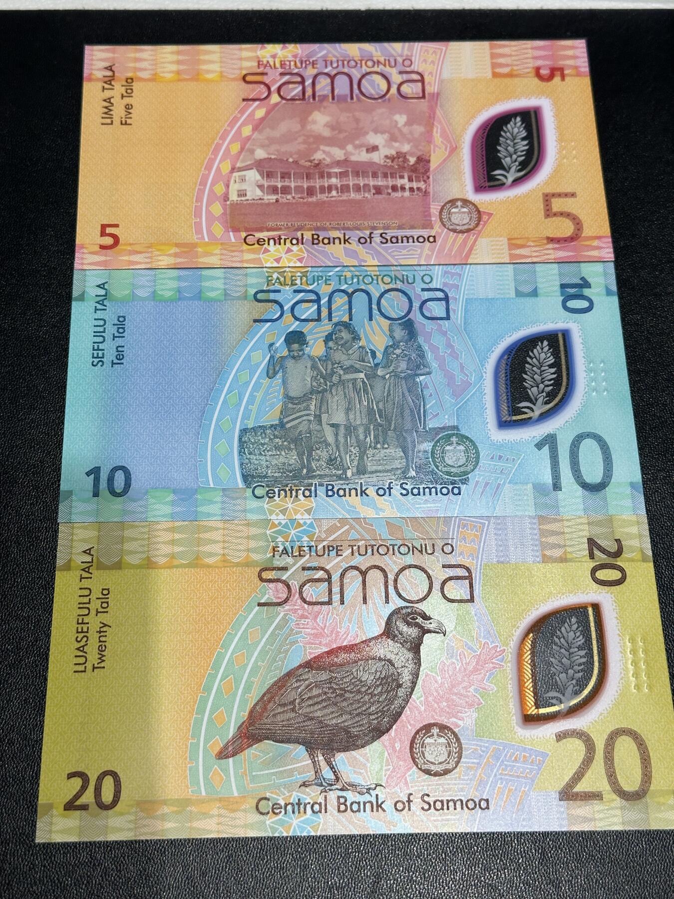 《外钞收藏家》第五百九十四期（畅拍场）（本平台长期征集拍品、欢迎藏友们联系合作） 萨摩亚5、10、20塔拉 3张全同号 首发冠 千位号1933 全新UNC