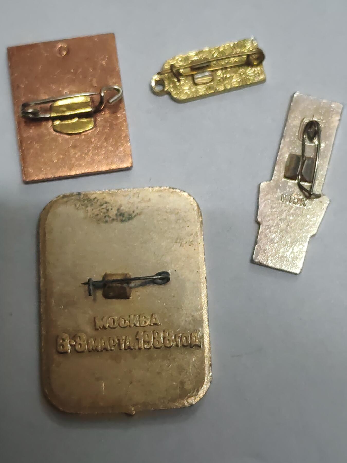 韵星假日拍卖第三十二期 -- Rimey Holidays Auction 32 莫斯科奥运会纪念章与民主德国市政徽章一组