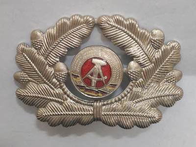 韵星假日拍卖第三十二期 -- Rimey Holidays Auction 32 - 民主德国军官帽徽