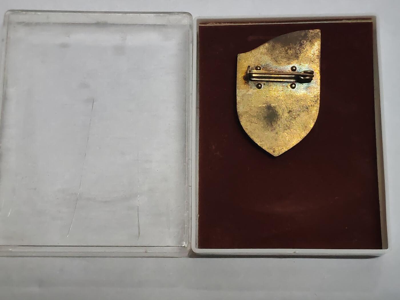 韵星假日拍卖第三十二期 -- Rimey Holidays Auction 32 民主德国史塔西三十五周年证章带盒 少见好品