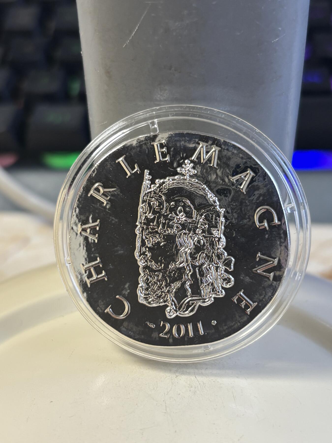 第186期拍卖 获奖法国2011年君王系列查理曼大帝仿古纪念银币，900银，发行20000枚，22.2克