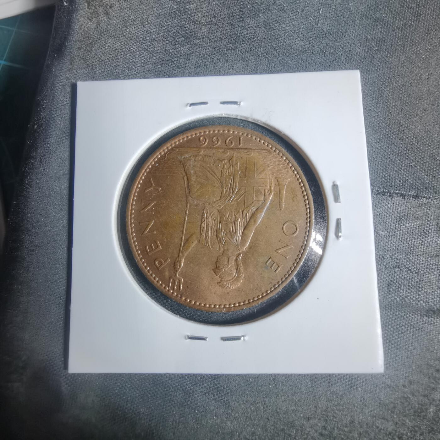 沼泽如烟--第933场 英国1966年1便士