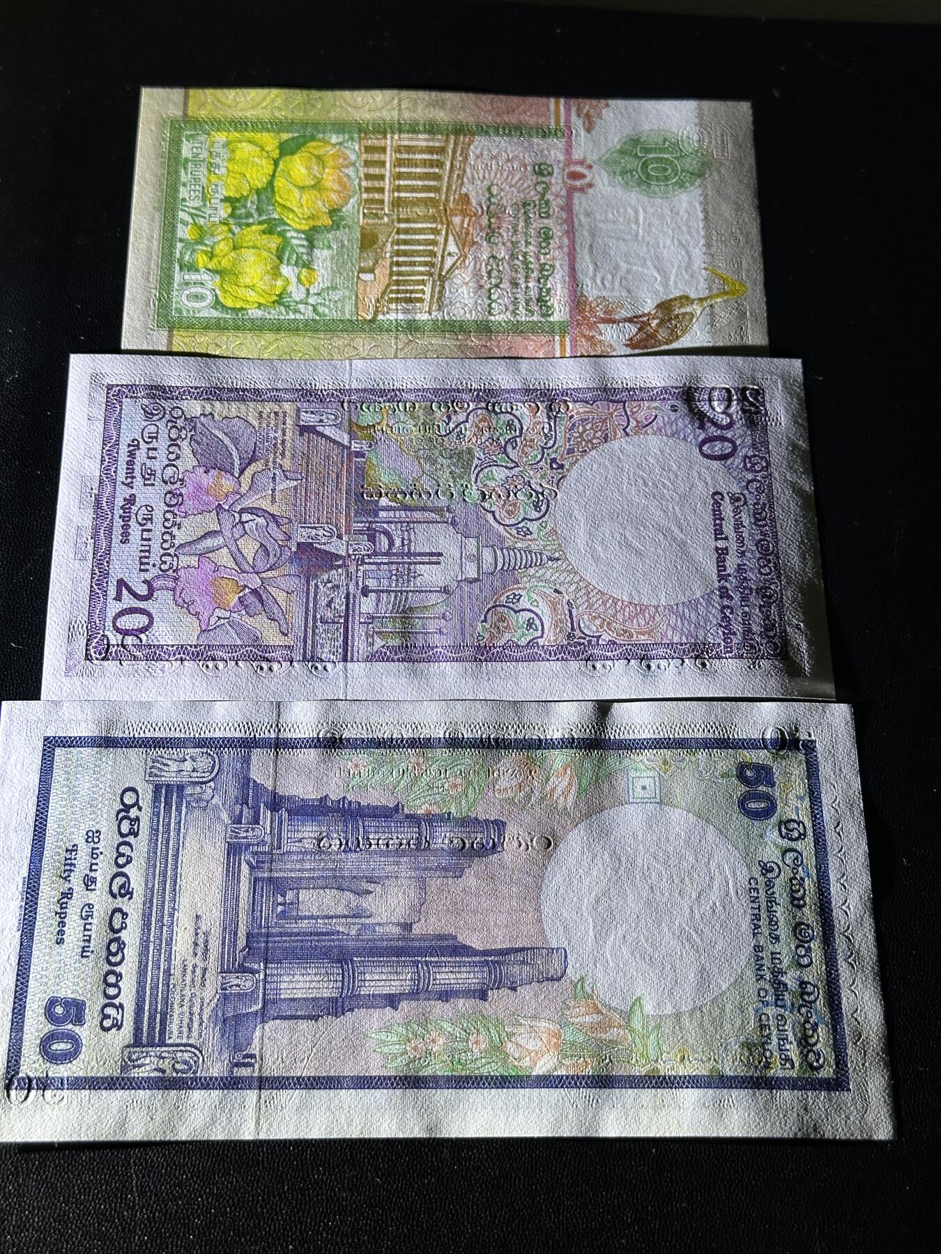 《外钞收藏家》第五百九十四期（畅拍场）（本平台长期征集拍品、欢迎藏友们联系合作） 斯里兰卡BWC版10、20、50卢比3张全新 50卢比有潮斑