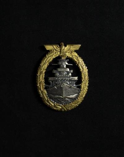 欢庆元旦！戎马世界章牌大赏第109期元旦大拍 - 德国二战公海舰队勋章，顿巴铜制，海军大厂什莫林场造