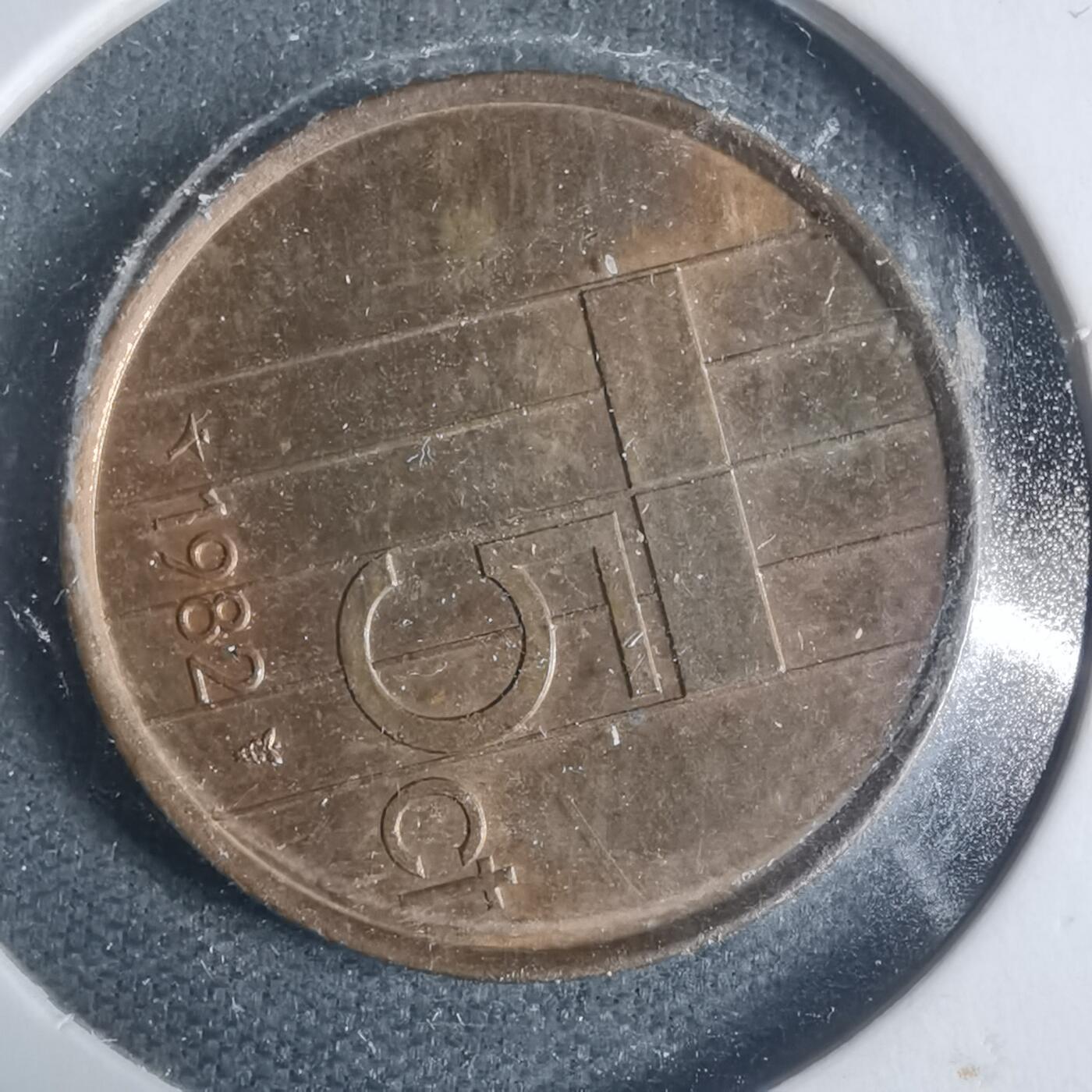 沼泽如烟--第933场 荷兰1982年五分