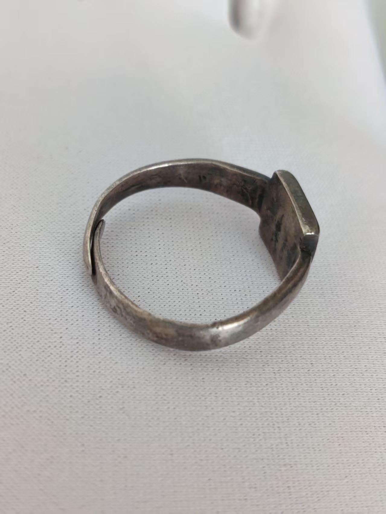 【第叁場】近代勋奖章徽章服饰杂项专场 民国黄埔军校校训银戒指