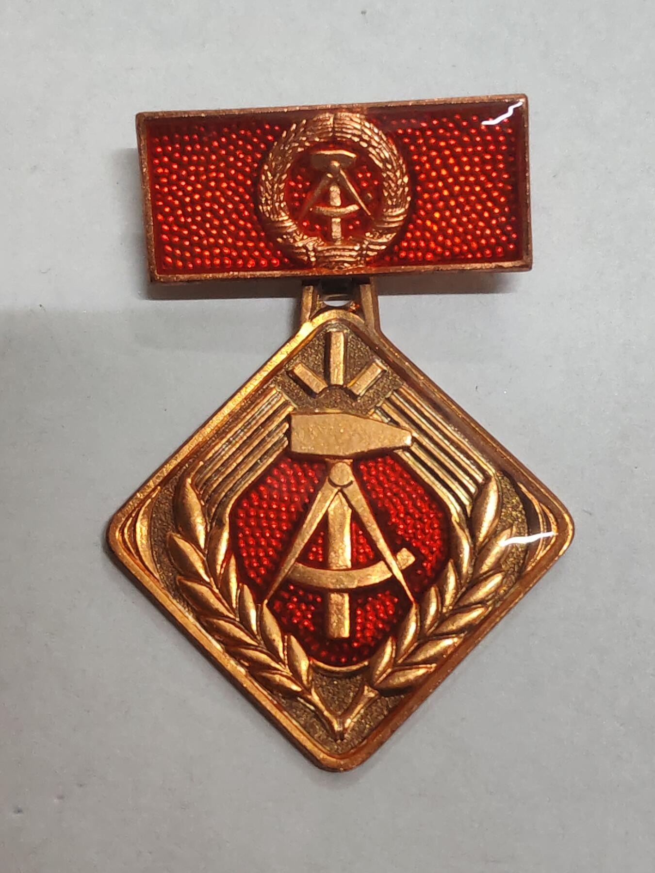 韵星假日拍卖第三十二期 -- Rimey Holidays Auction 32 民主德国个人劳动模范奖章