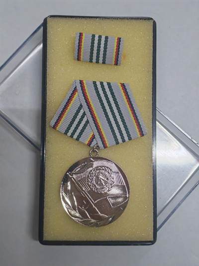 韵星假日拍卖第三十二期 -- Rimey Holidays Auction 32 - 民主德国人民军三十周年奖章带原盒 少见 库存品相 早期奖章颁发给人民军边防军或者其他武装力量的高资历人士