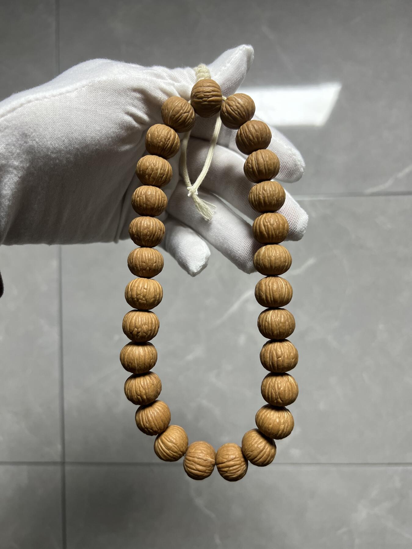 零元拍：W1 猴头凤羽14.5MM原生态手串 手持