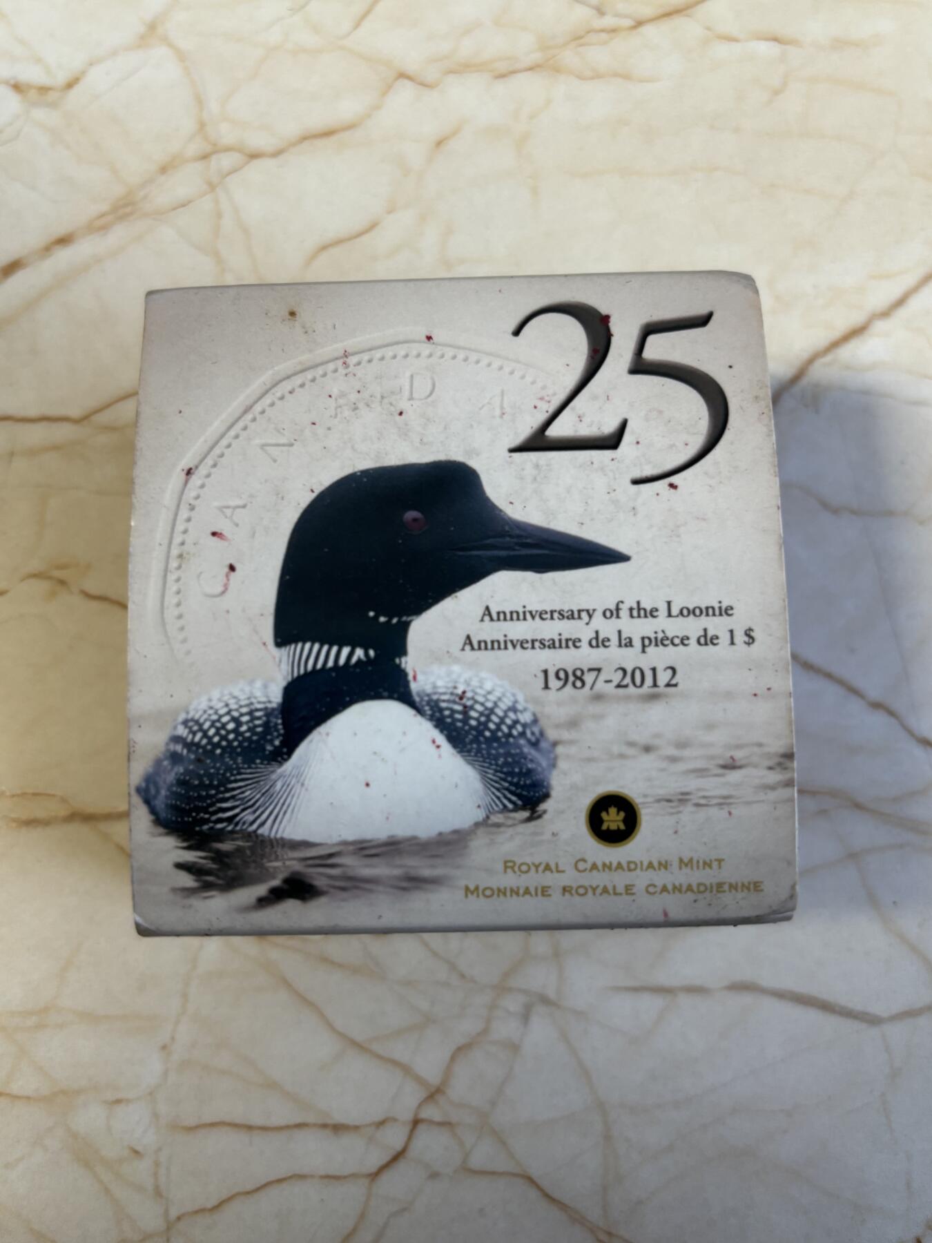 第186期拍卖 加拿大2012彩印潜水鸟标志性加元发行25周年1盎司银币，9999银，发行10000枚