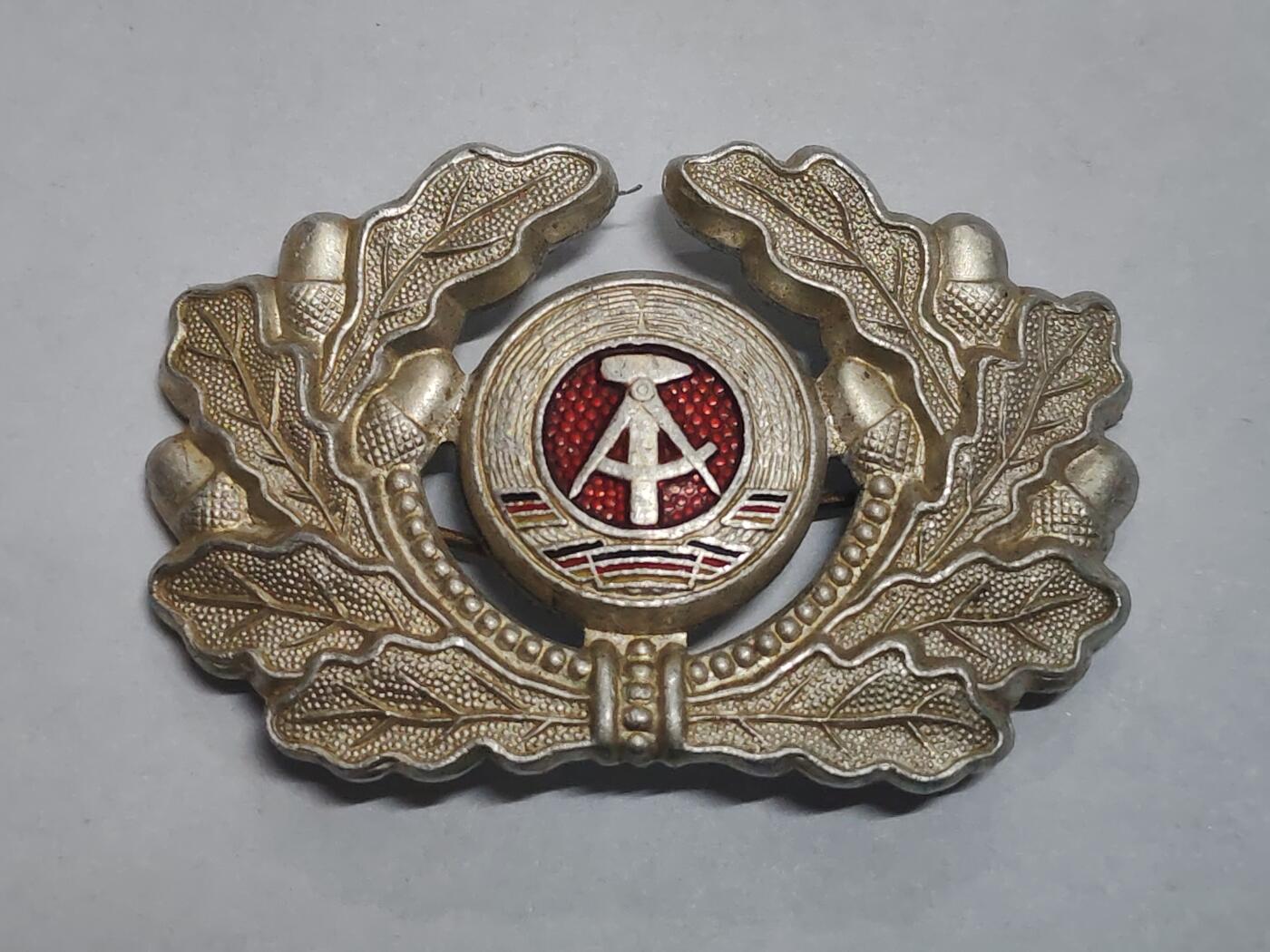 韵星假日拍卖第三十二期 -- Rimey Holidays Auction 32 民主德国军官帽徽