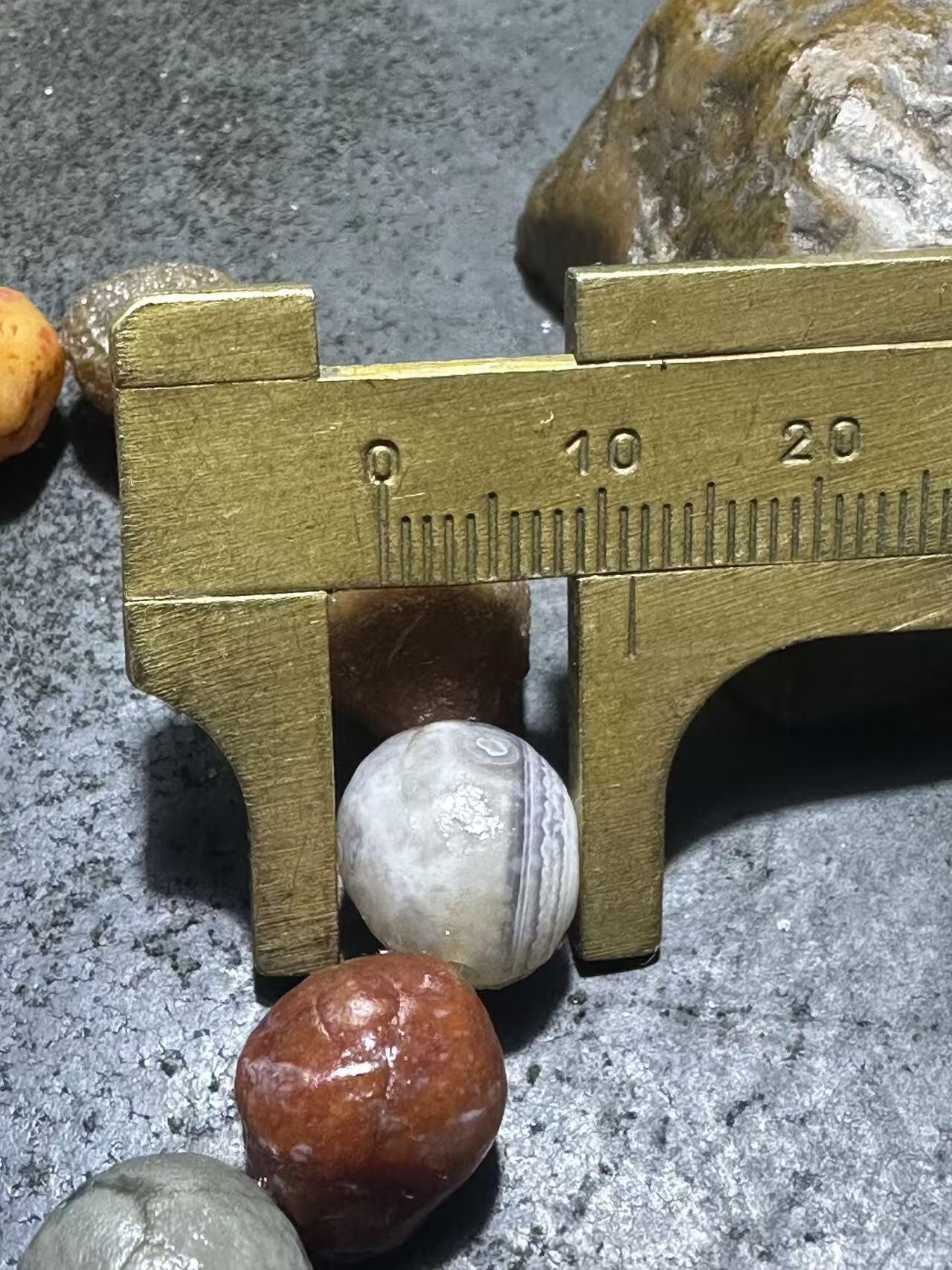 精美阿拉善多宝筋脉石原石手串一条，