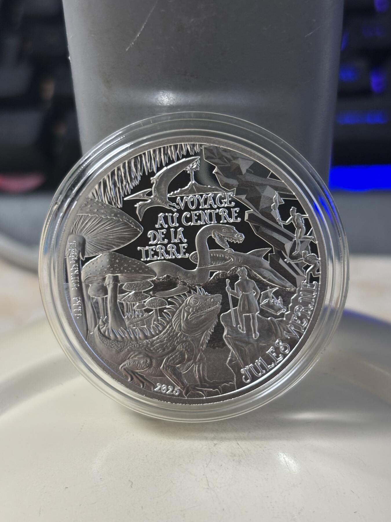 第186期拍卖 法国2025年儒勒凡尔纳120周年地心游记10欧元纪念银币，999银，22.2克，发行2500枚