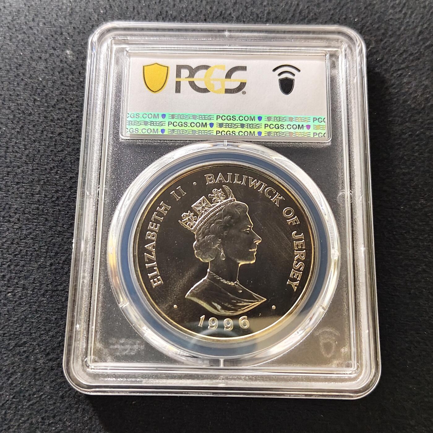 【全场包邮】纯粹捡漏拍487场（免费代拍第24场） 【收藏级·冠军分】泽西1996年2镑伊丽莎白二世女王70大寿克朗型纪念币-PCGS MS67