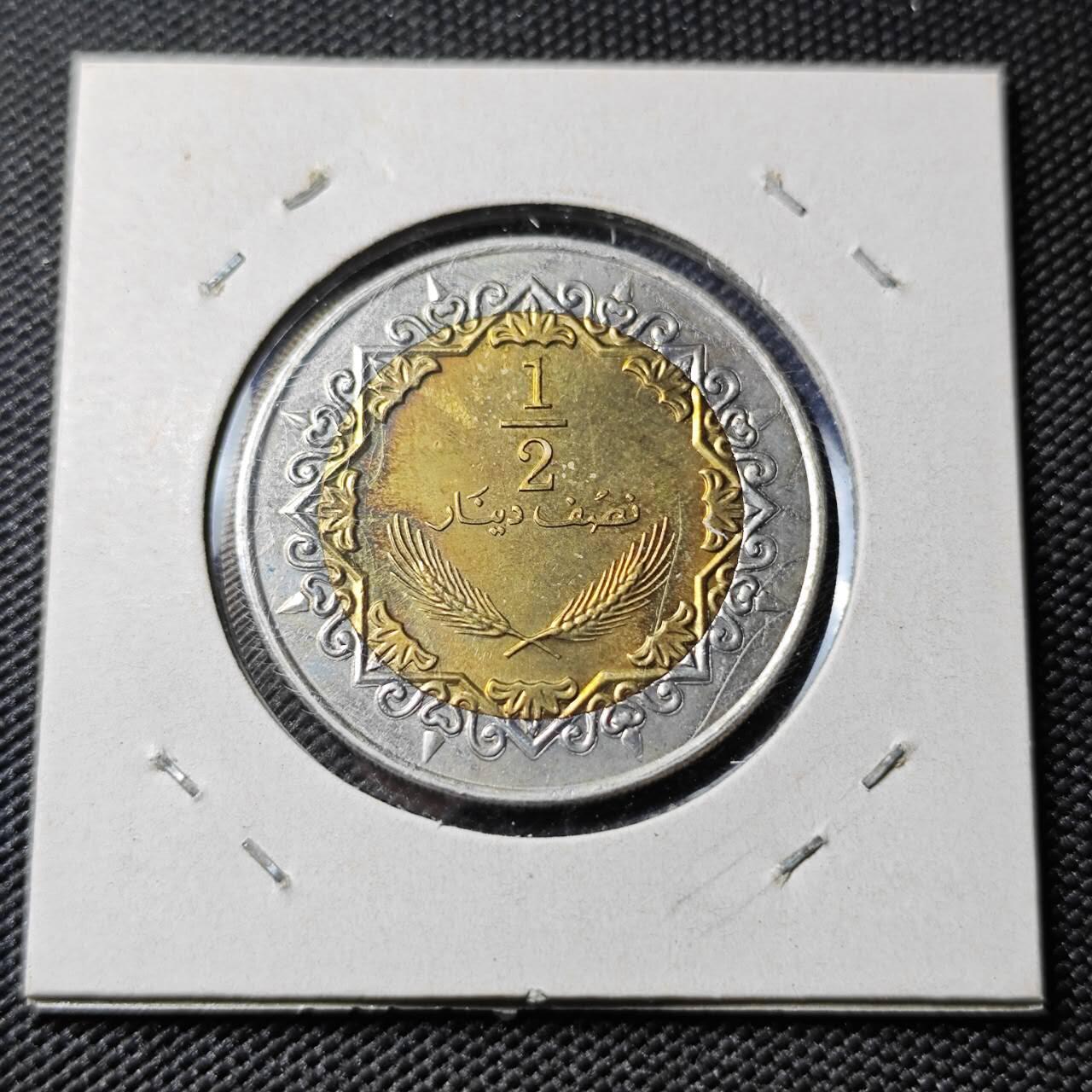 KK钱币收藏小铺 第380期  2月预留时间 周末发货  利比亚1/2第纳尔双色币 好品