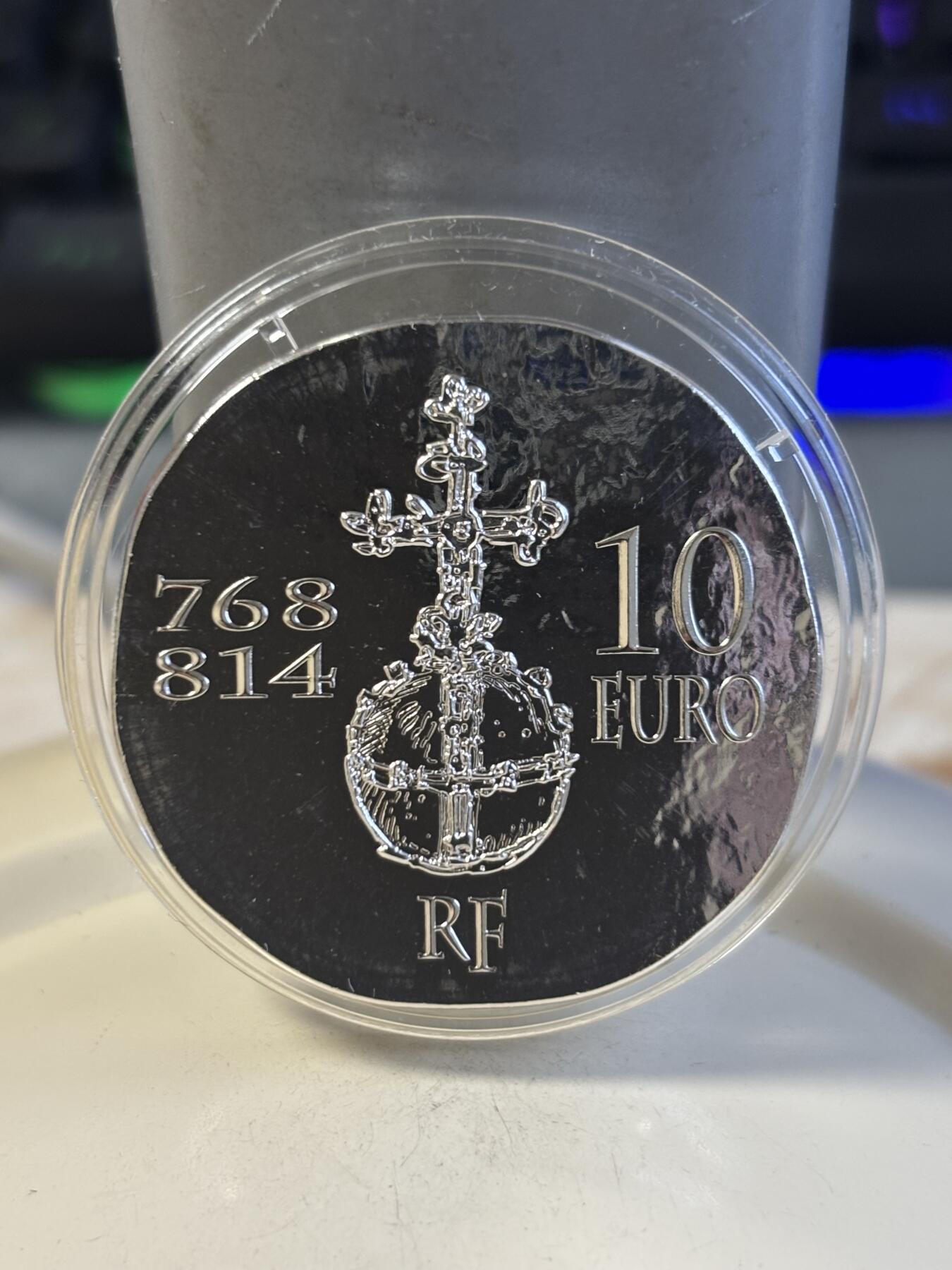 第186期拍卖 获奖法国2011年君王系列查理曼大帝仿古纪念银币，900银，发行20000枚，22.2克