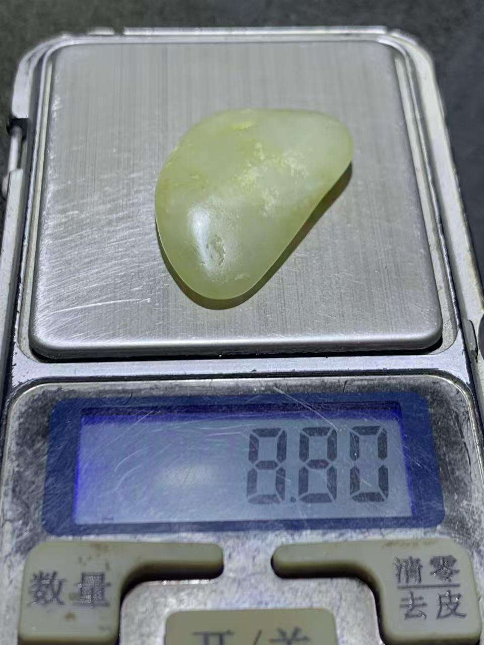 精美和田玉青白玉小独籽原石一颗