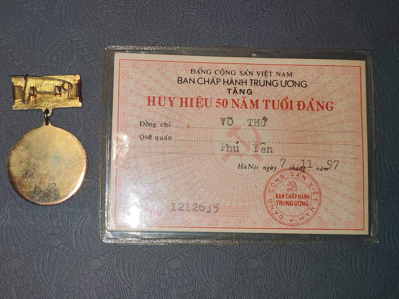 韵星假日拍卖第三十二期 -- Rimey Holidays Auction 32 越南社会主义共和国光荣在党五十年 上世纪早期版本 带证 证书非常稀少