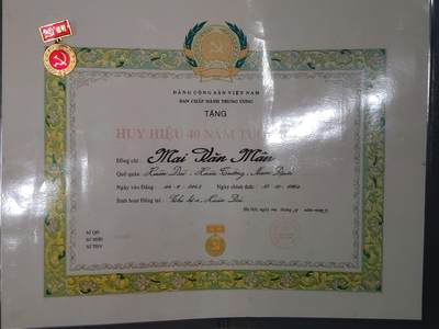 韵星假日拍卖第三十二期 -- Rimey Holidays Auction 32 - 越南社会主义光荣在党40年奖章 库存品相 带实发大证书 证书少见