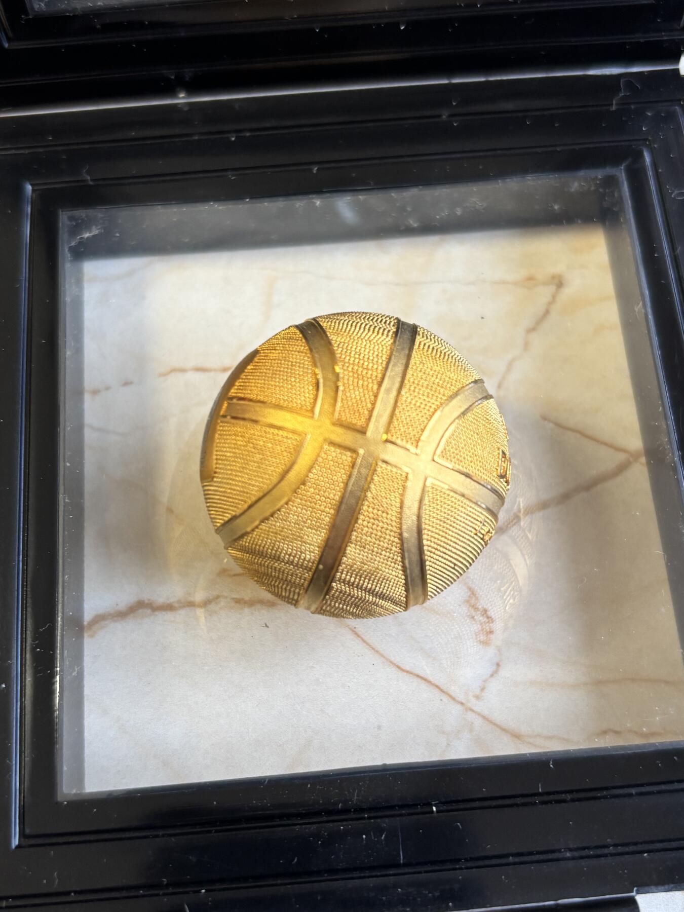 第186期拍卖 萨摩亚2020年篮球1盎司镀金3D立体球形纪念银币，有氧化，1盎司，镀24K金，发行2020枚