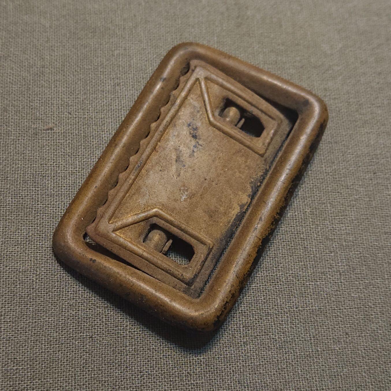 【第叁場】近代勋奖章徽章服饰杂项专场 抗战胜利—四六式常礼服外腰带扣头