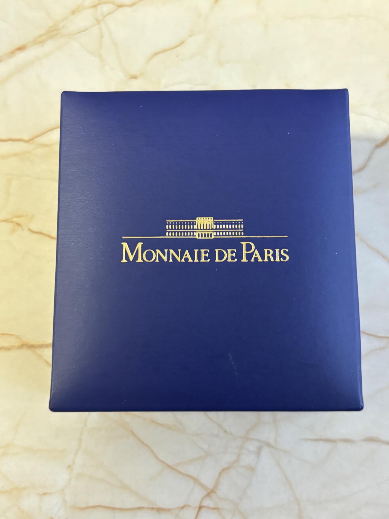 第186期拍卖 法国2009年国际天文年登月40周年凹凸异形纪念银币，900银，22.2克，币有氧化，发行10000枚，