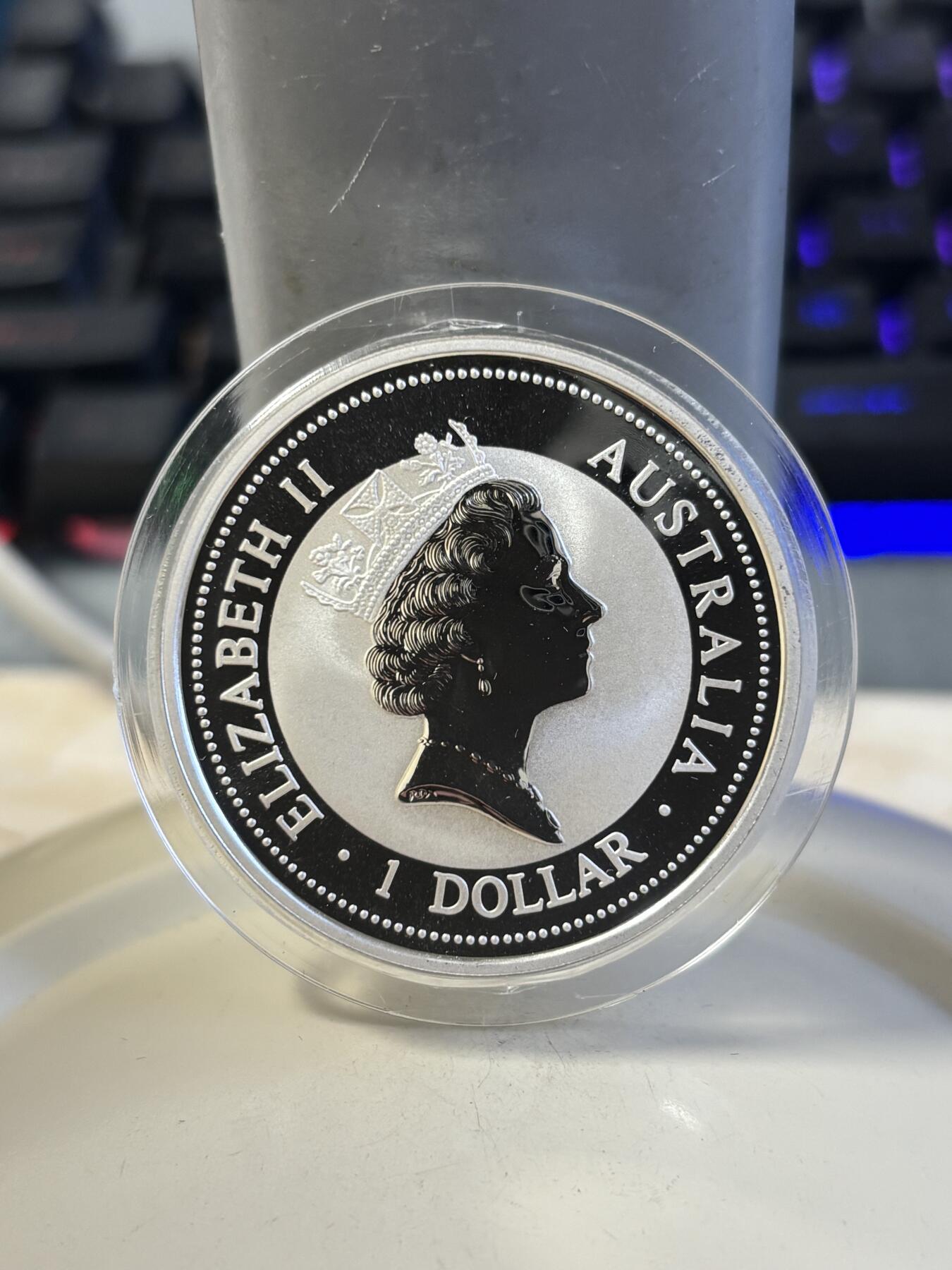 第186期拍卖 澳大利亚1997年翠鸟镶嵌0.5克黄金龙私印1盎司纪念银币原盒证书，999银。