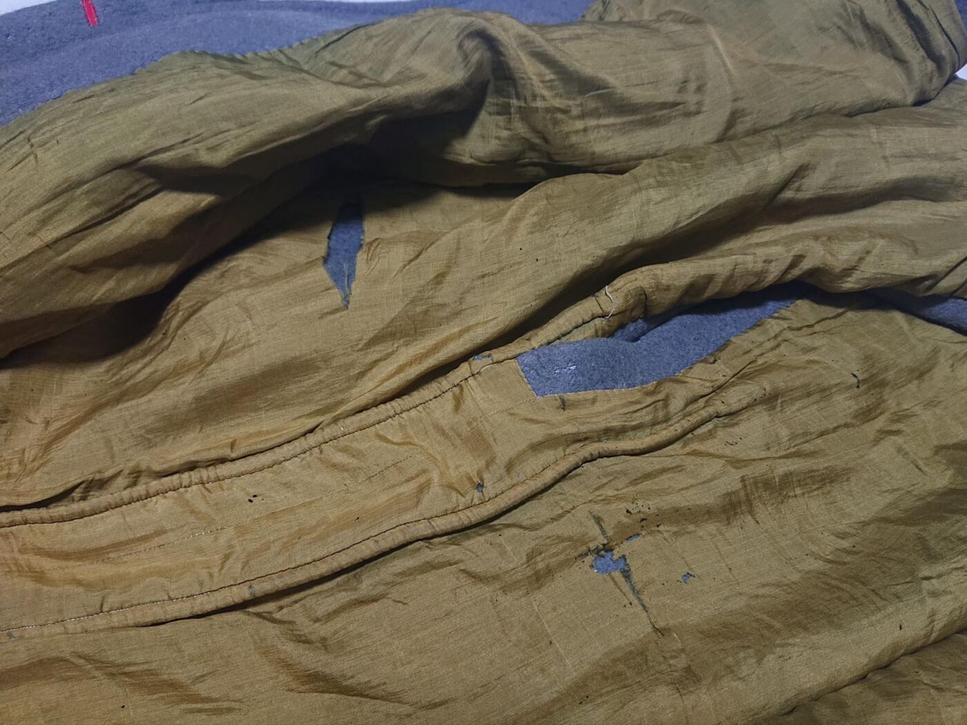 【第叁場】近代勋奖章徽章服饰杂项专场 鸭绿江畔 保家卫国—高级军官柞蚕丝衬 灰呢大衣 肩宽约53cm、袖长约60cm