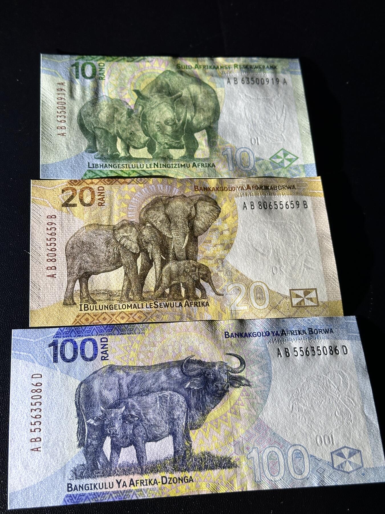 《外钞收藏家》第五百九十四期（畅拍场）（本平台长期征集拍品、欢迎藏友们联系合作） 南非人像版版10、20、100兰特 3张一起 全新UNC 都是无47靓号