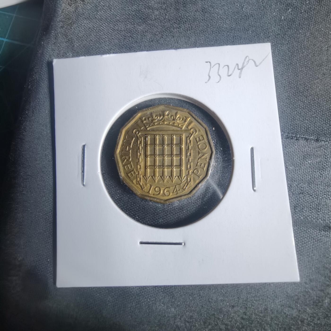 沼泽如烟--第933场 英国1964年3便士