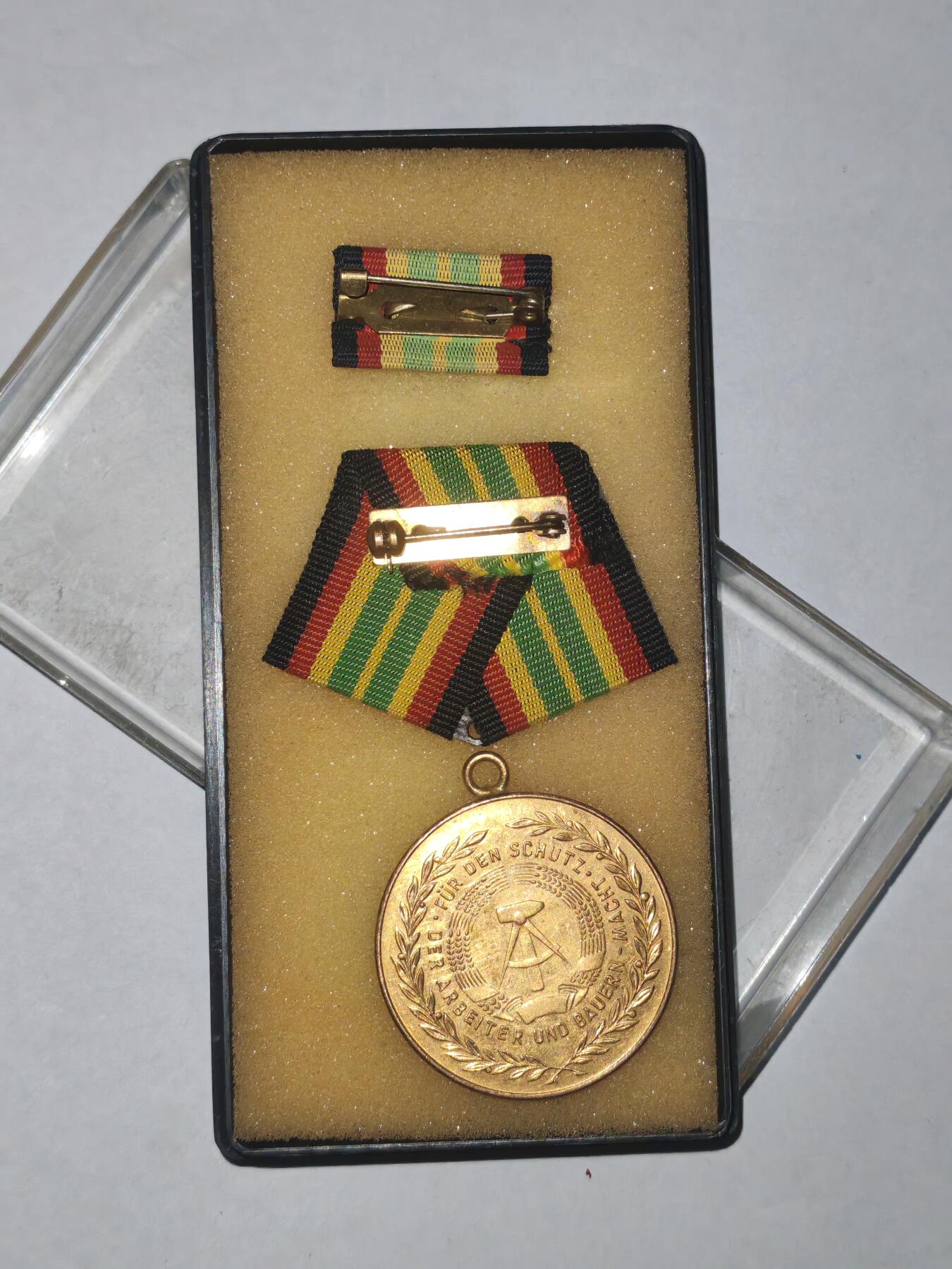 韵星假日拍卖第三十二期 -- Rimey Holidays Auction 32 民主德国金级人民军圆满服役奖章带原盒 极品 高等级