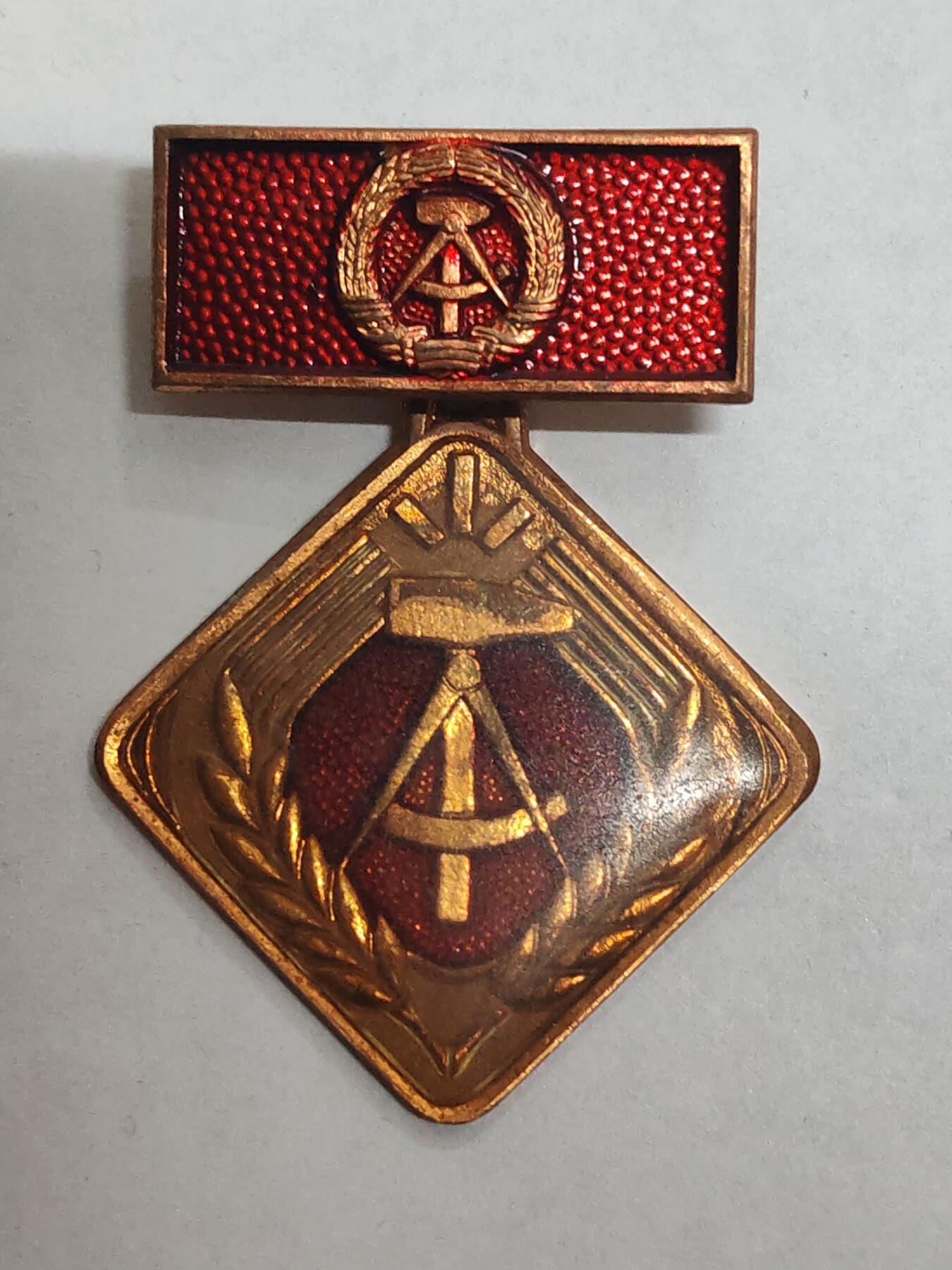 韵星假日拍卖第三十二期 -- Rimey Holidays Auction 32 民主德国个人劳动模范奖章