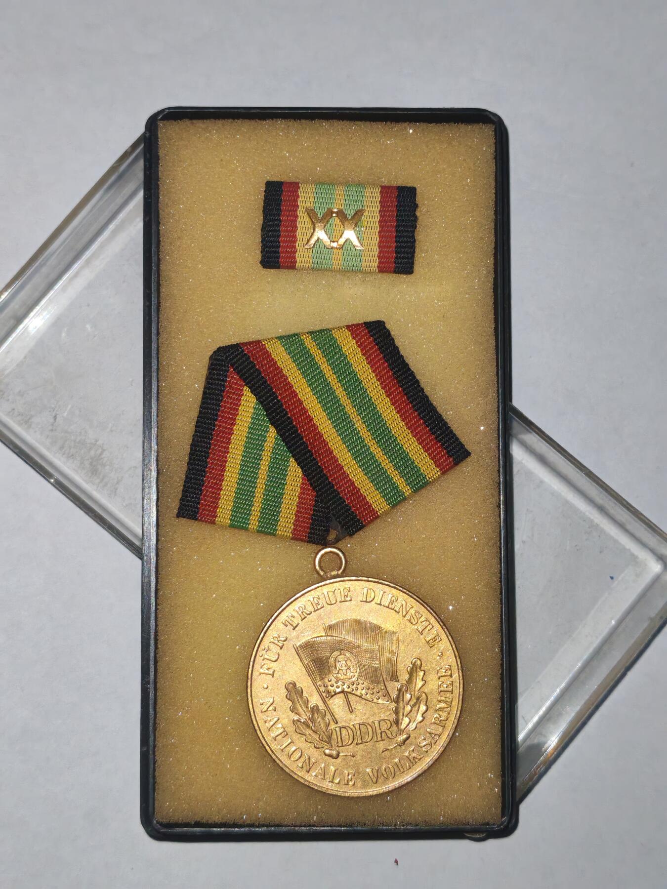 韵星假日拍卖第三十二期 -- Rimey Holidays Auction 32 民主德国金级人民军圆满服役奖章带原盒 极品 高等级