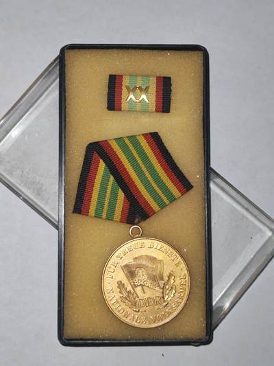 韵星假日拍卖第三十二期 -- Rimey Holidays Auction 32 - 民主德国金级人民军圆满服役奖章带原盒 极品 高等级