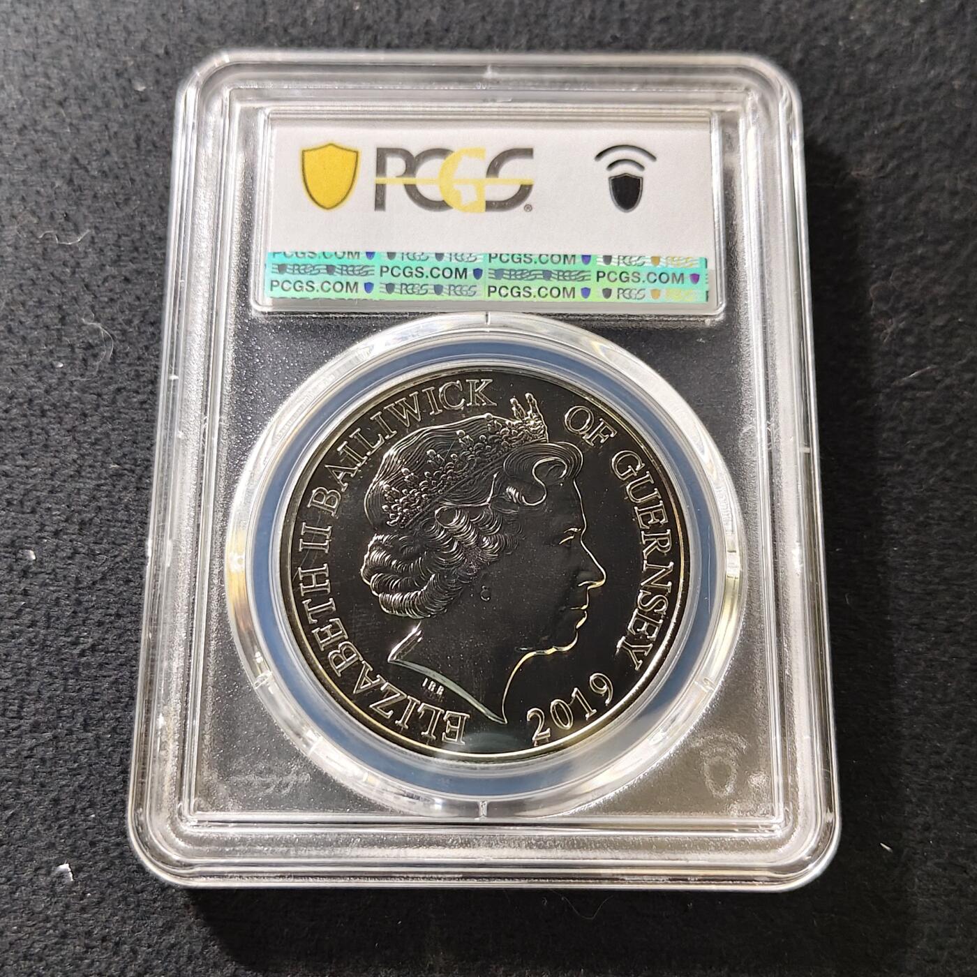 【全场包邮】纯粹捡漏拍487场（免费代拍第24场） 【收藏级·冠军分】根西2019年5镑D-DAY日75周年彩色克朗型纪念币-PCGS PR68