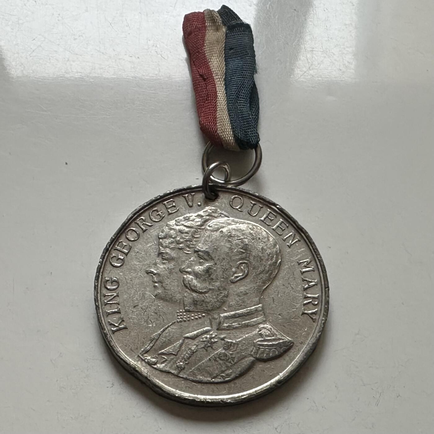 🌹外币初藏🌹🐯2025年第141场  每周二四六晚8️⃣点 接代拍 英国1935年乔治五世银禧纪念章 锡制 38.5毫米19.8克