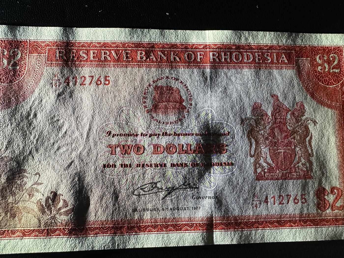 《外钞收藏家》第五百九十四期（畅拍场）（本平台长期征集拍品、欢迎藏友们联系合作） 罗得西亚2和10刀 2张一起 全新UNC