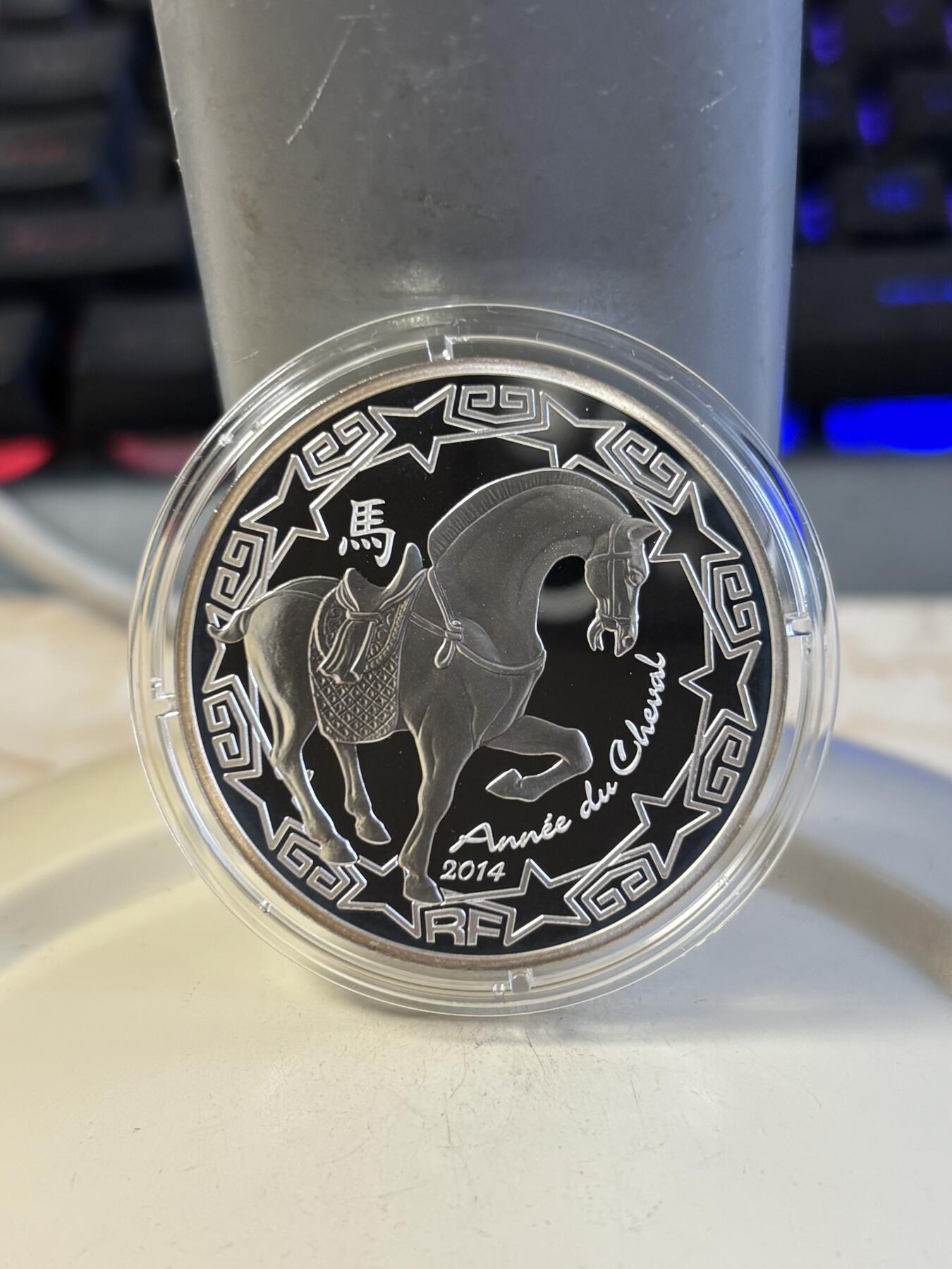 第186期拍卖 法国2014年中国生肖系列9马年精制10欧纪念银币，900银，22.2克，发行10000枚，有氧化