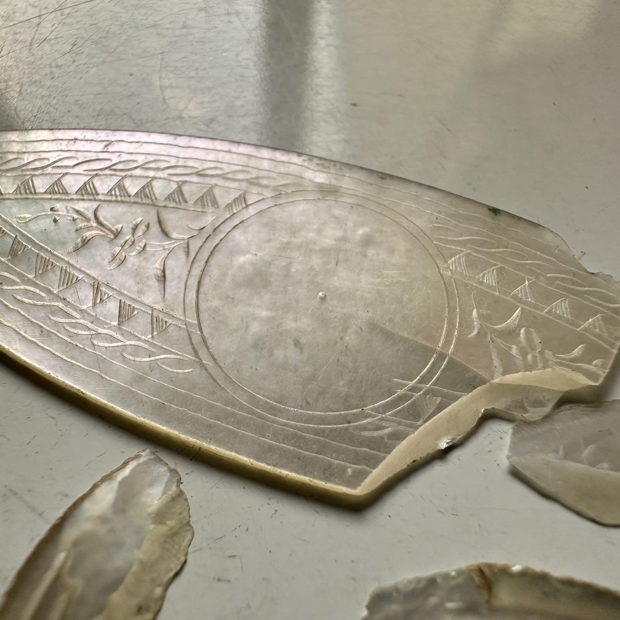 🌹外币初藏🌹🐯2025年第141场  每周二四六晚8️⃣点 接代拍 欧洲早期贝母筹码2枚 运输中损毁 手巧的可自行修复