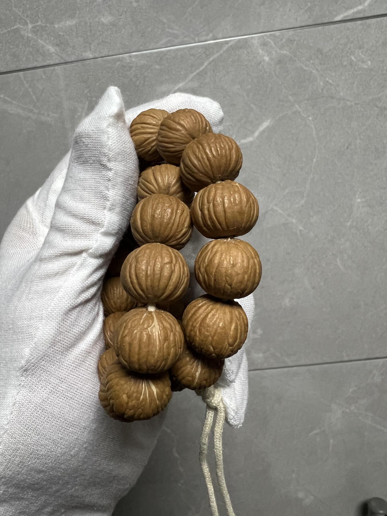 零元拍：W1 猴头凤羽14.5MM原生态手串 手持