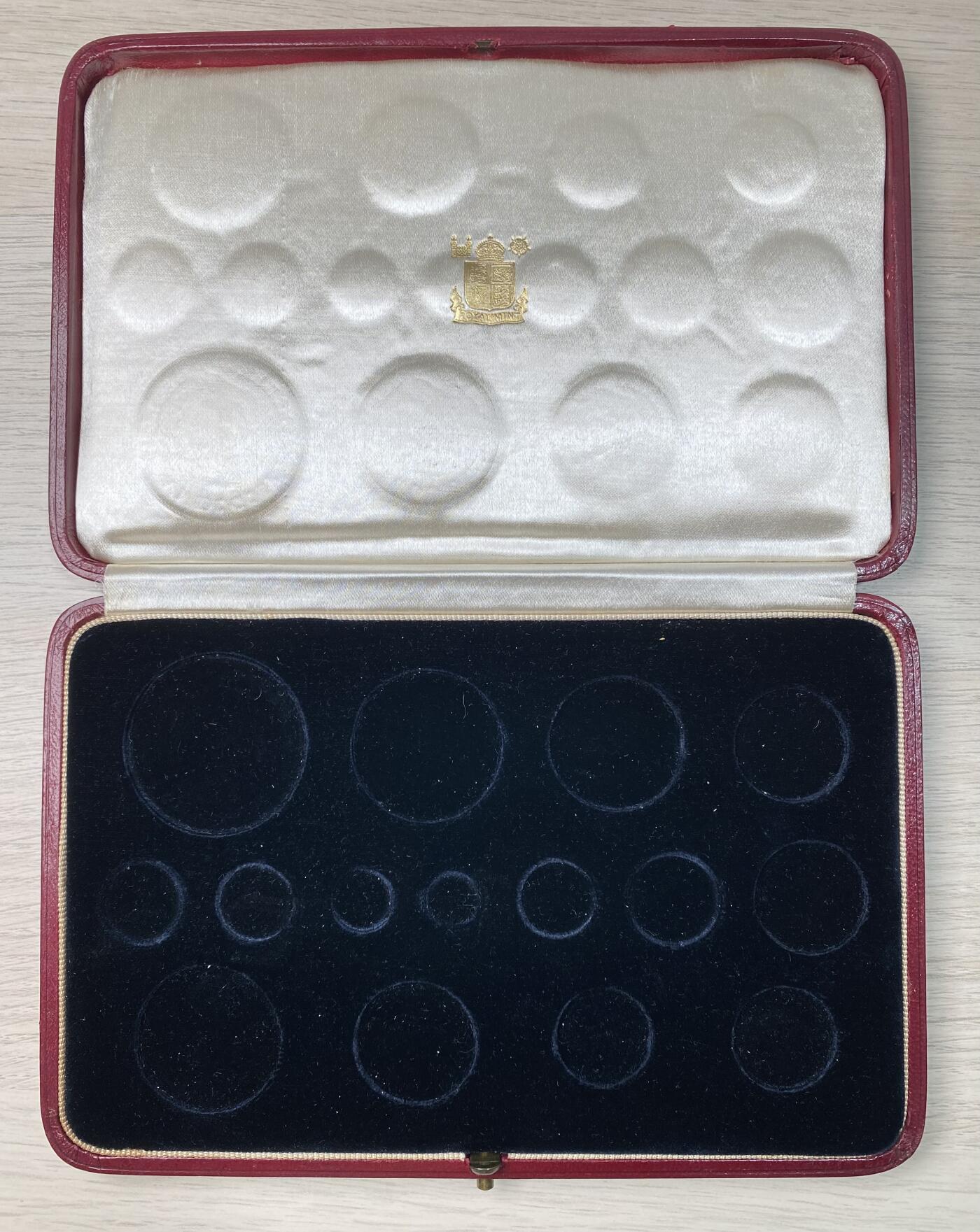 万国钱币拍卖第057期（万国冬季大拍） 1937英国乔治六世登基15枚套币 老藏家出品 手写标签 克朗已评级 全套原味状态