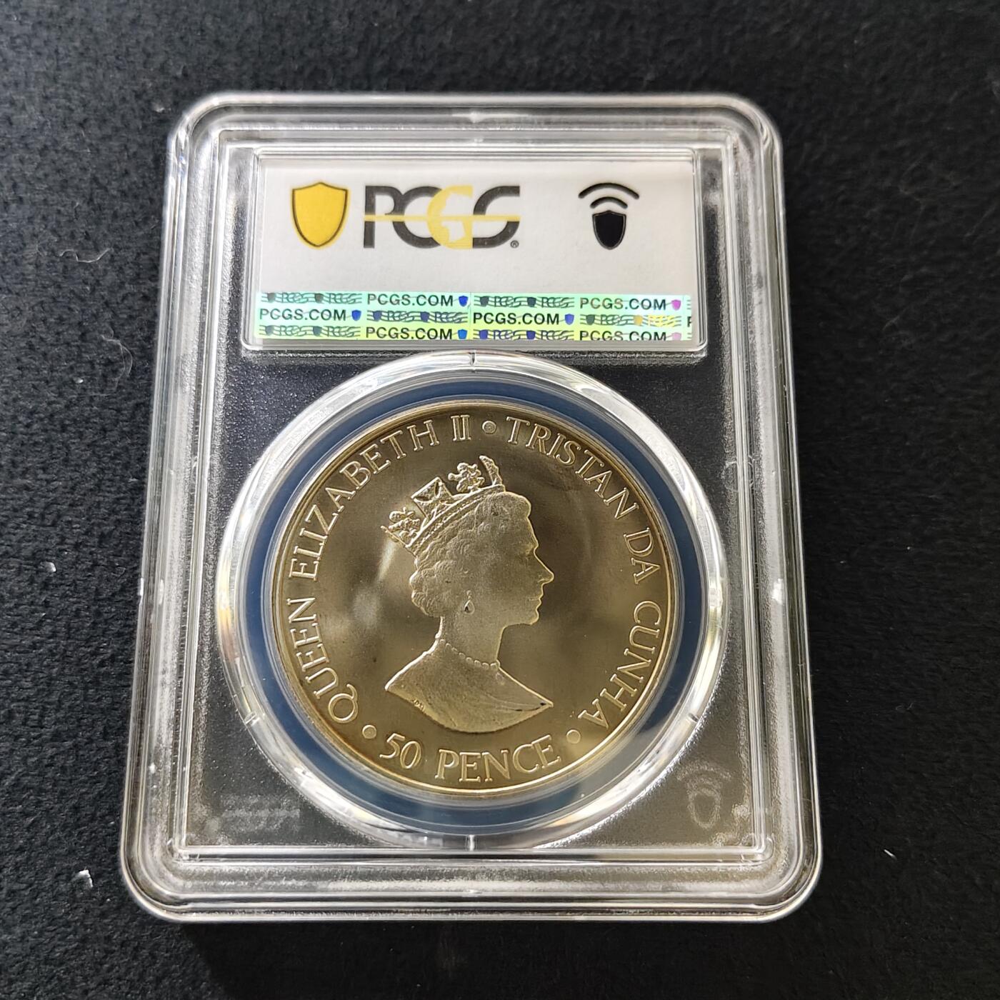 【全场包邮】纯粹捡漏拍487场（免费代拍第24场） 【收藏级·冠军分】英属特里斯坦和达库尼亚2000年50便士女王母亲伊丽莎白皇太后诞生100周年克朗型纪念币-PCGS MS67